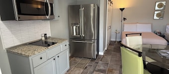 Cozy Grand Room 1-bedroom apartment with WiFi, AC in charming Winter Haven