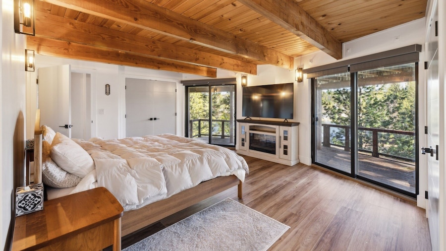 Golden Peak Cabin 3 Bedroom Home by Yosemite Region Resorts