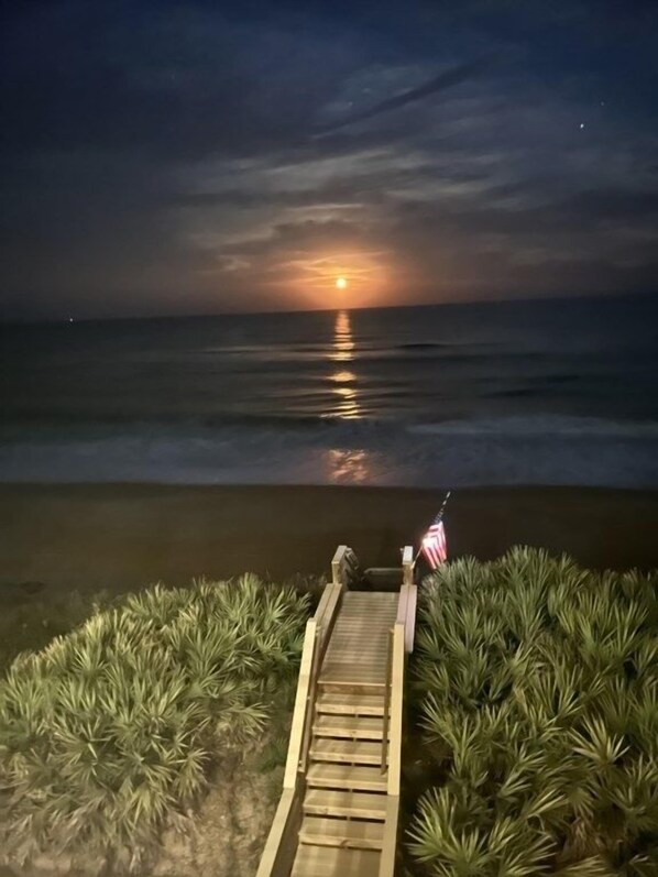 A wooden pathway leading to the beach with an American flag on the right. - The White House On Flagler Beach - Unit 22 2 Bedroom Home (Flagler Beach)