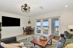 Apartment, 3 Bedrooms | Living area