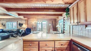 House, 3 Bedrooms | Interior