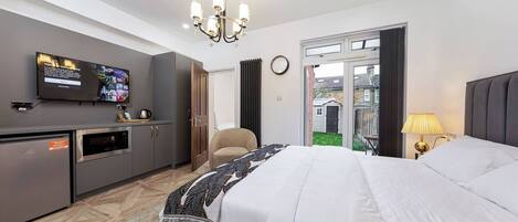2 bedrooms, iron/ironing board, WiFi, bed sheets
