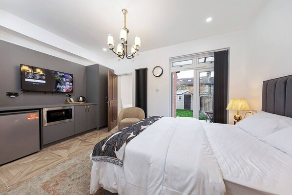 2 bedrooms, iron/ironing board, WiFi, bed sheets