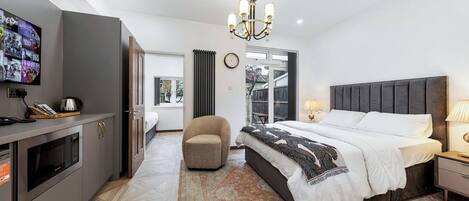 2 bedrooms, iron/ironing board, WiFi, bed sheets