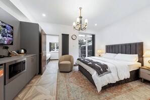 2 bedrooms, iron/ironing board, WiFi, bed sheets