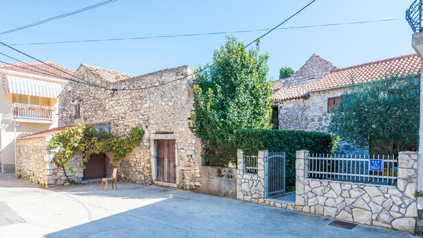 Exterior - Apartment in Croatia Near the Adriatic Coast (Sukosan)