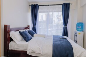 1 bedroom, desk, WiFi, bed sheets