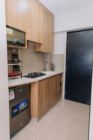 Microwave, stovetop, electric kettle