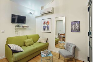 Een smart-tv en een kantoor