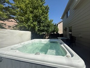 Terrace/patio - HotTub Gameroom Arcade Theater Pooltable 420 (Aurora)