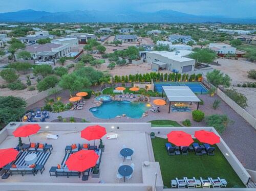 Scottsdale Rose Sleeps 40 Pool Pickleball Rooftop