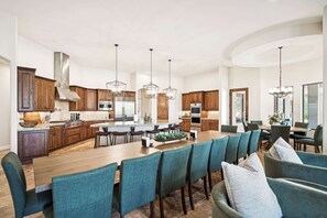 Dining - Scottsdale Rose Sleeps 40 Pool Pickleball Rooftop (Scottsdale)