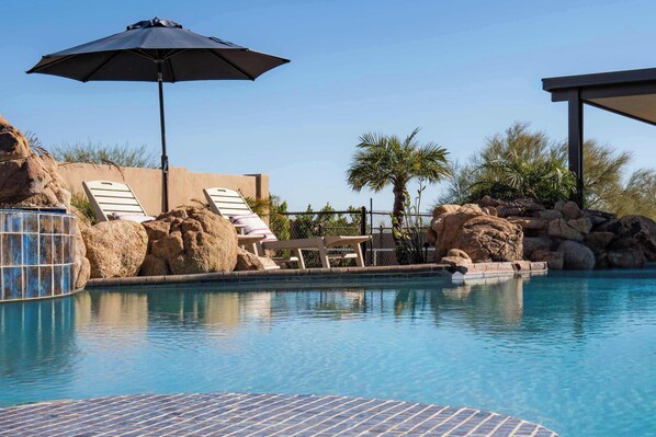 Piscine extérieure, piscine chauffée