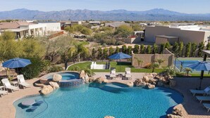 A swimming pool with a hot tub, lounge chairs, and umbrellas. - Scottsdale Rose Sleeps 40 Pool Pickleball Rooftop (Scottsdale)