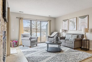 Smart TV, fireplace