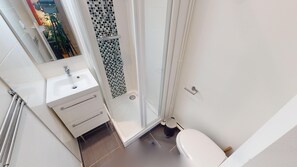 Bathroom - Beautiful 3bed House Garden & Parking (Pitlochry)