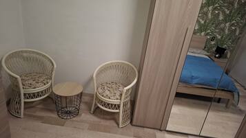 3 bedrooms, in-room safe, iron/ironing board, WiFi