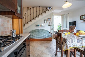 Fridge, oven, stovetop, coffee/tea maker - Casa Machiavelli Near The Sea (Porto Cesareo)