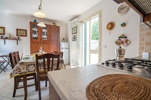 Family Villa, Multiple Bedrooms, 2 Bathrooms (Casa Machiavelli Near The Sea) | Dining