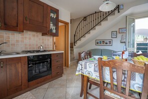 Fridge, oven, stovetop, coffee/tea maker - Casa Machiavelli Near The Sea (Porto Cesareo)