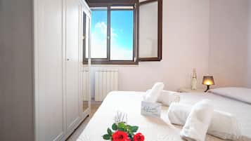 Vila família, 1 quarto, 2 banheiros (Casa Pascoli Near Sandy Beach) | 1 quarto