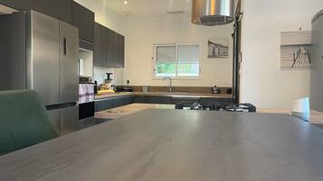 Micro-ondes, four, plaque de cuisson, lave-vaisselle