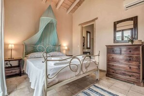 2 quartos, ferros/tábuas de passar roupa, Wi-Fi, roupa de cama