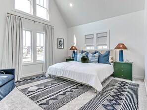 4 soverom, strykejern/-brett, internettilgang og sengetøy