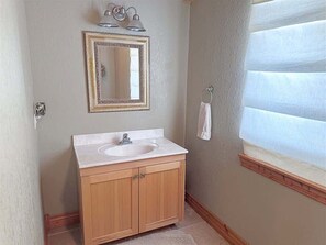 Serviettes fournies, papier de toilette