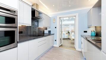 Standard House | Private kitchen | Espresso maker, electric kettle