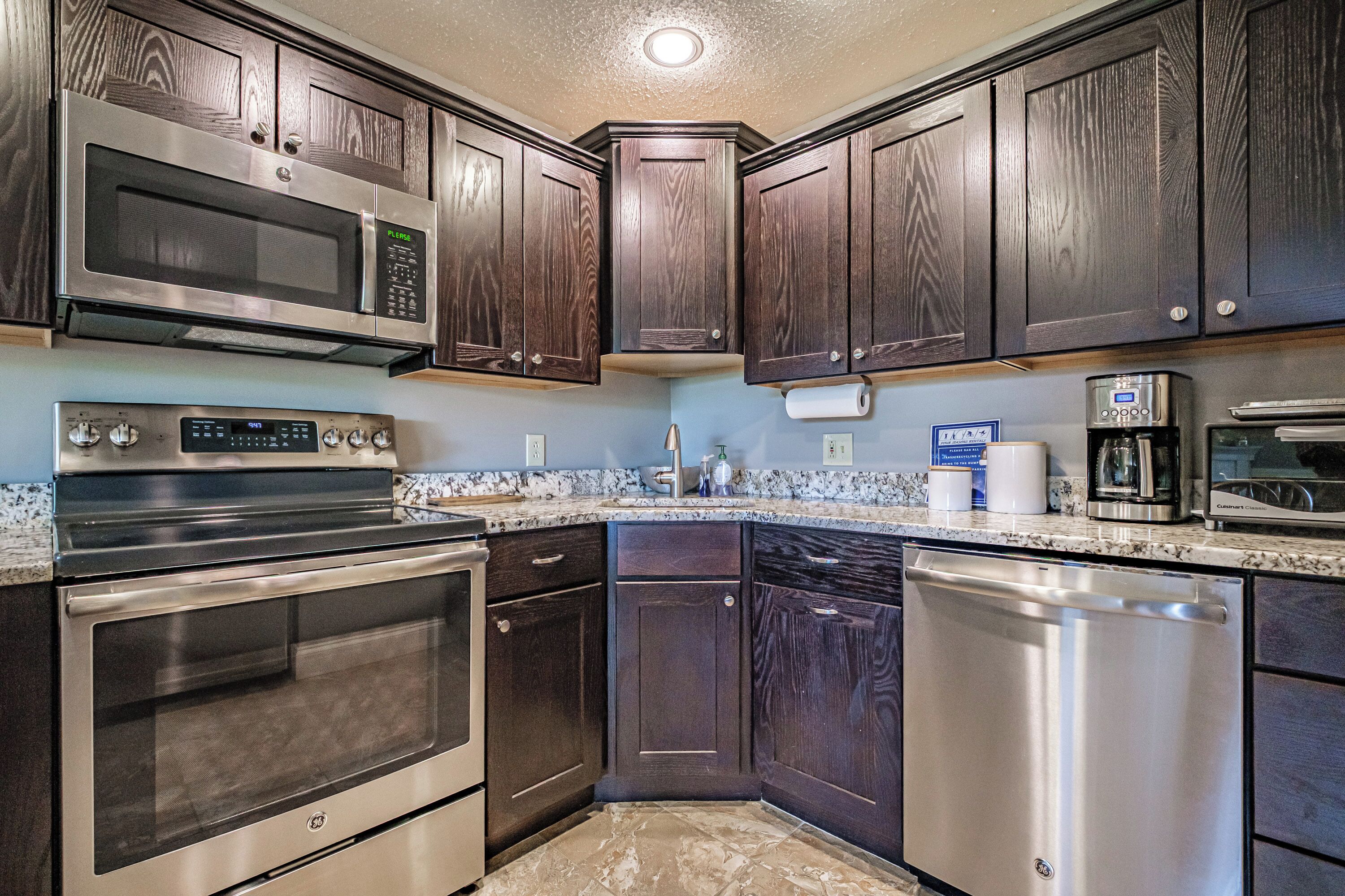 冰箱、微波炉、烤箱、炉灶