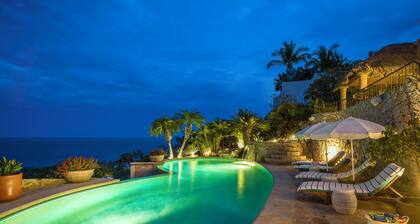 Gorgeous Ocean Views and Sundeck! Perfect for Families And Couples!