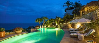 Gorgeous Ocean Views and Sundeck! Perfect for Families And Couples!