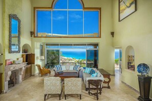 Smart-TV, stereoanlegg og kontorer