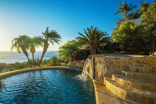 Gorgeous Ocean Views and Sundeck! Perfect for Families And Couples!