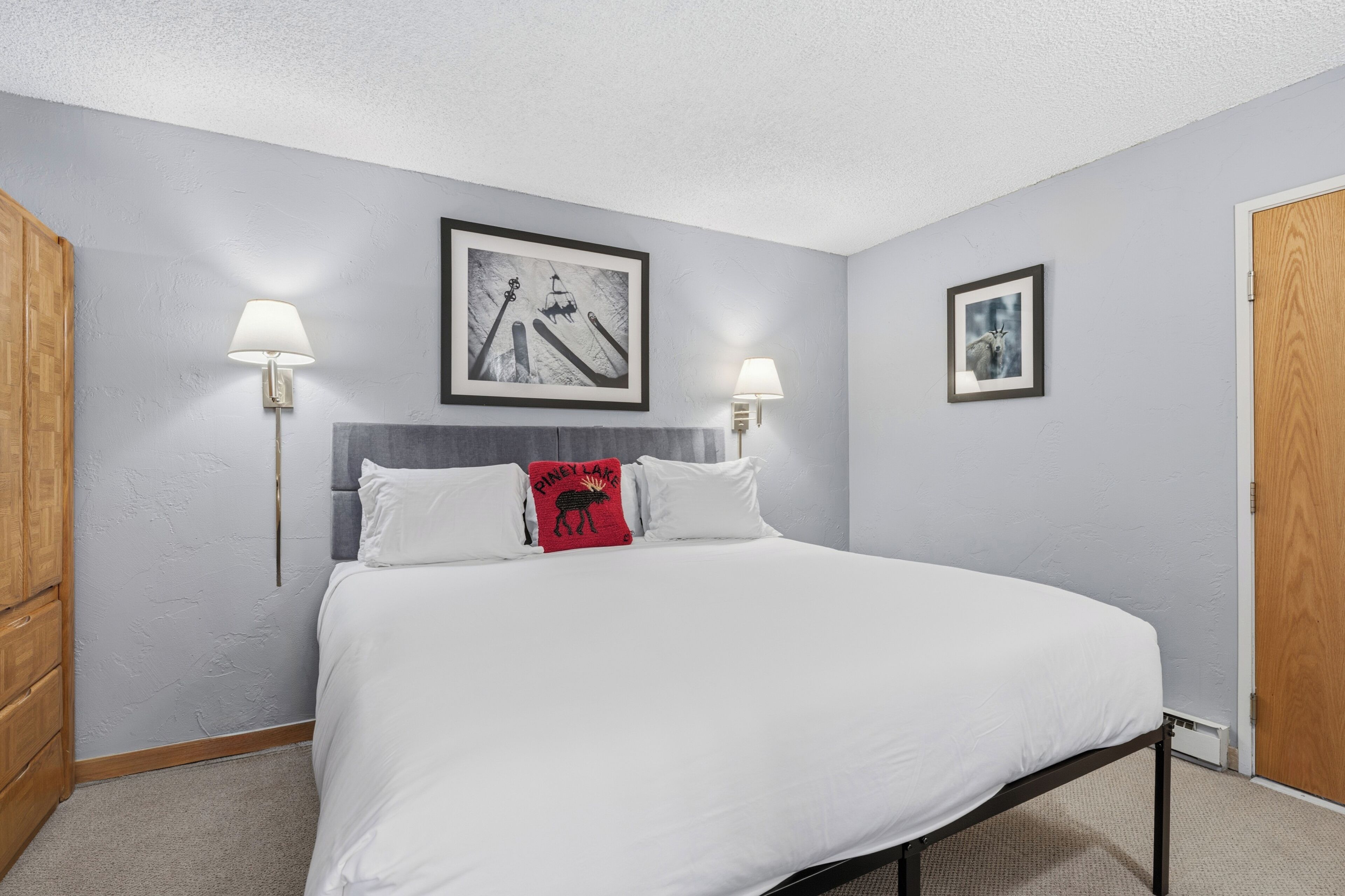 Iron/ironing board, free WiFi, bed sheets