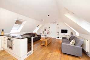 Family Apartment, City View - JOIVY Modern flats near Edinburgh Castle (Edinburgh)