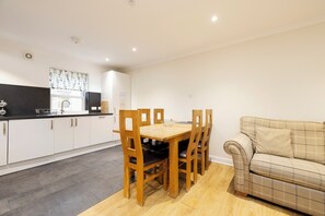 Family Apartment, City View - JOIVY Modern flats near Edinburgh Castle (Edinburgh)