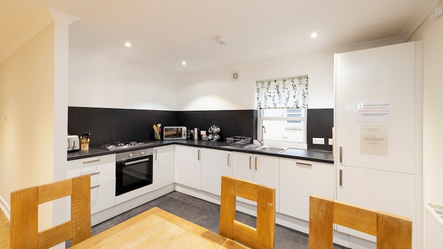 JOIVY Modern flats near Edinburgh Castle