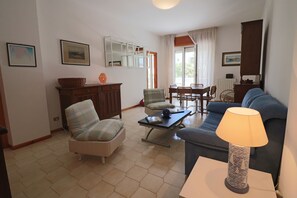 Apartment, 2 Schlafzimmer, Raucher | Wohnzimmer