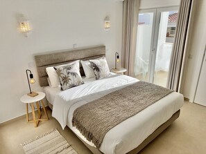 2 Schlafzimmer, Bügeleisen/Bügelbrett