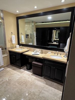 Hair dryer, towels, soap, shampoo - 3-Bedroom Ocean View Penthouse at Garza Blanca 5-Star Resort Christmas Dec 21-28 (Puerto Vallarta)