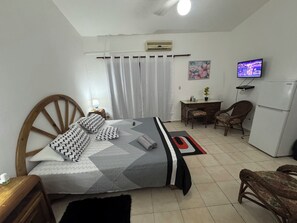 1 dormitorio, caja fuerte, wifi gratis y ropa de cama