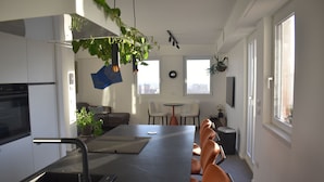 Deluxe-lejlighed - havudsigt | Privat køkken | Espressomaskine, elkedel