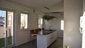 Deluxe-lejlighed - havudsigt | Privat køkken | Espressomaskine, elkedel