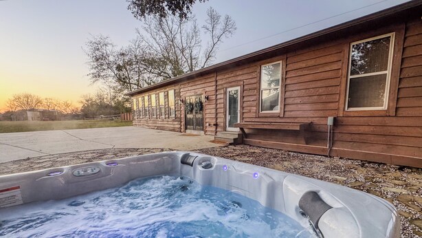 Unclassified image, 1 of 23, button - Cozy Farm Stay at Top Hat Equestrian.  Horse and pet friendly! (Fairhope)