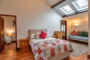4 bedrooms, free WiFi, bed sheets
