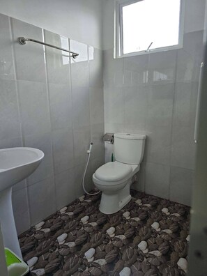 Room, 1 Bedroom, Accessible, Smoking | Bathroom - Room-serene Kandy Getaway With City View (Kandy)