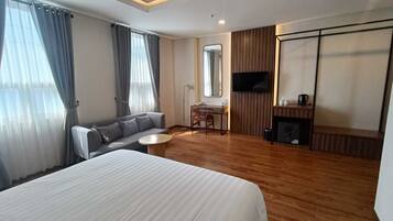 Màn/rèm cản sáng, bàn ủi/dụng cụ ủi quần áo