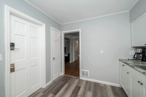 Interior - Kenwood Keys 1 – Cozy Stay for 6 (Cincinnati)